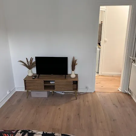 Cosy Proche Transports Apartment *